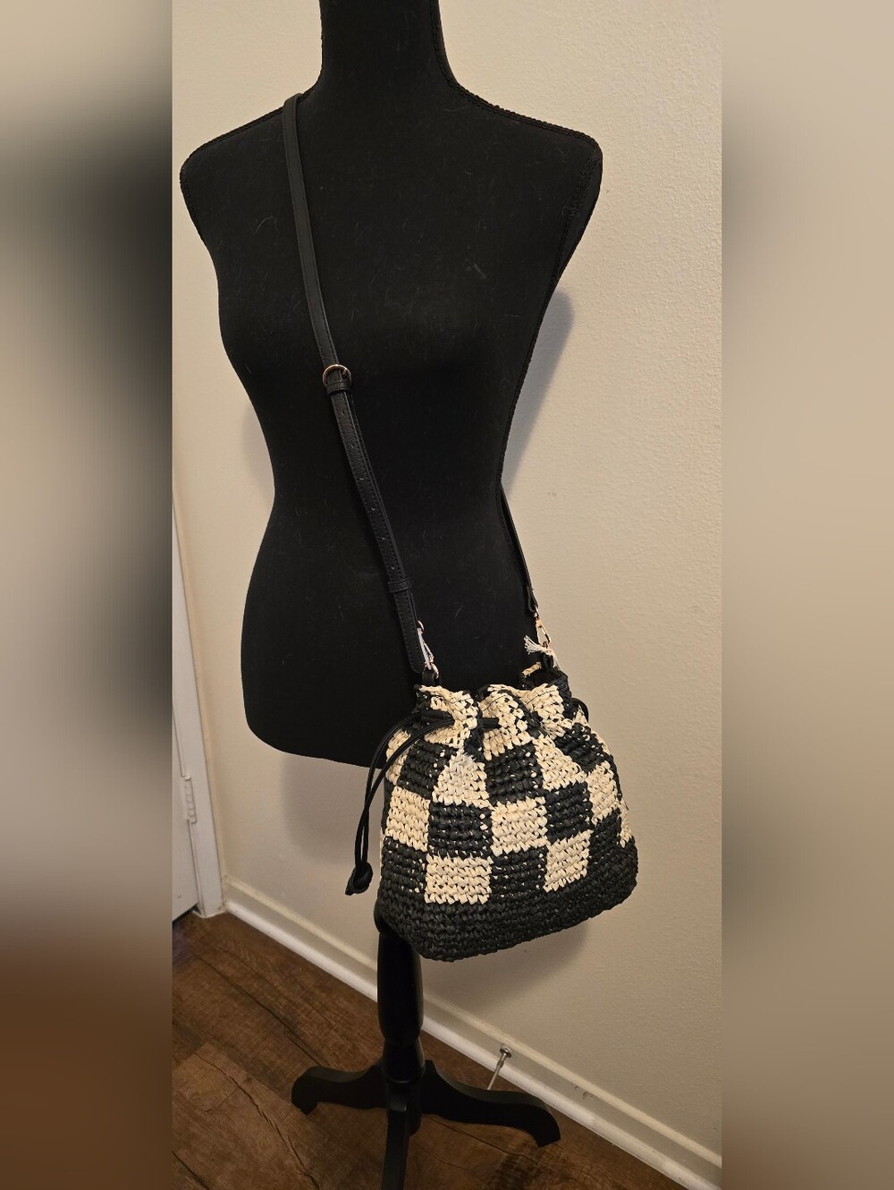 Handwoven Check Drawstring Crossbody Bag - Black & Cream